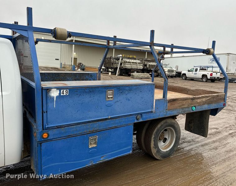 image for item NN9435 2007 GMC Sierra 3500HD utility bed pickup truck