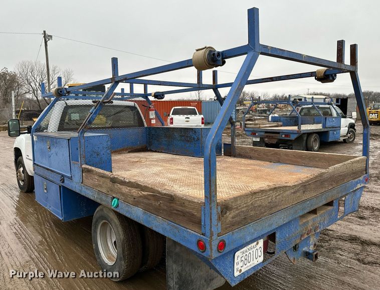 image for item NN9435 2007 GMC Sierra 3500HD utility bed pickup truck