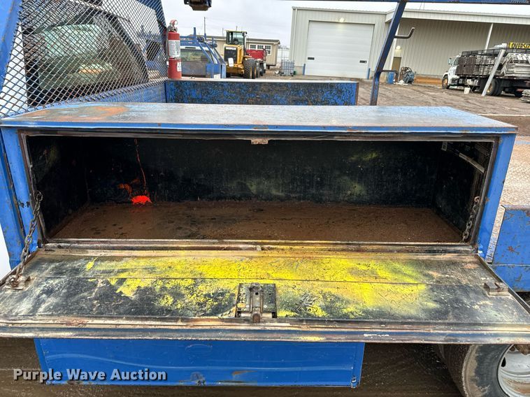 image for item NN9435 2007 GMC Sierra 3500HD utility bed pickup truck