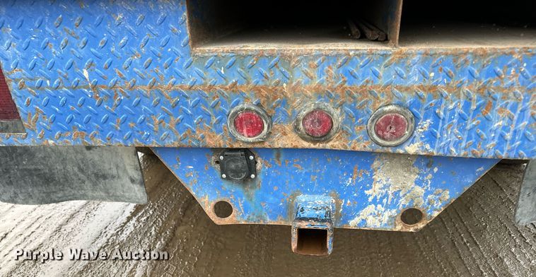 image for item NN9435 2007 GMC Sierra 3500HD utility bed pickup truck