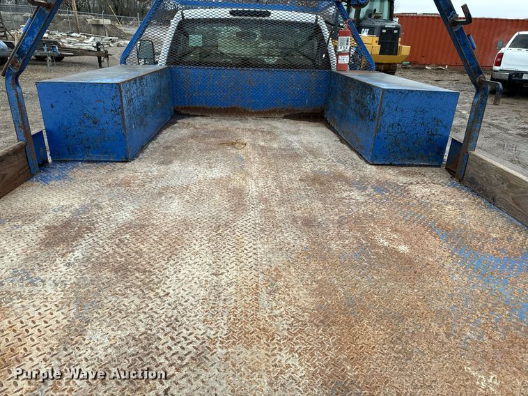 image for item NN9435 2007 GMC Sierra 3500HD utility bed pickup truck