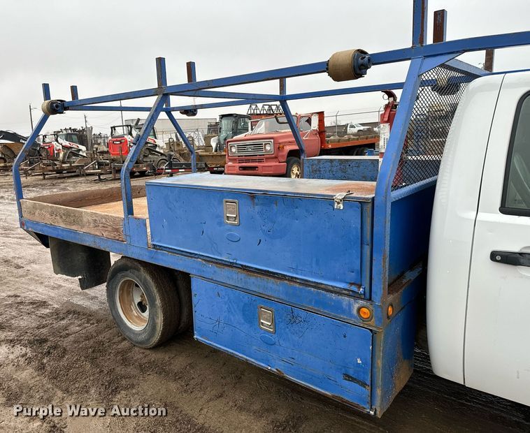 image for item NN9435 2007 GMC Sierra 3500HD utility bed pickup truck