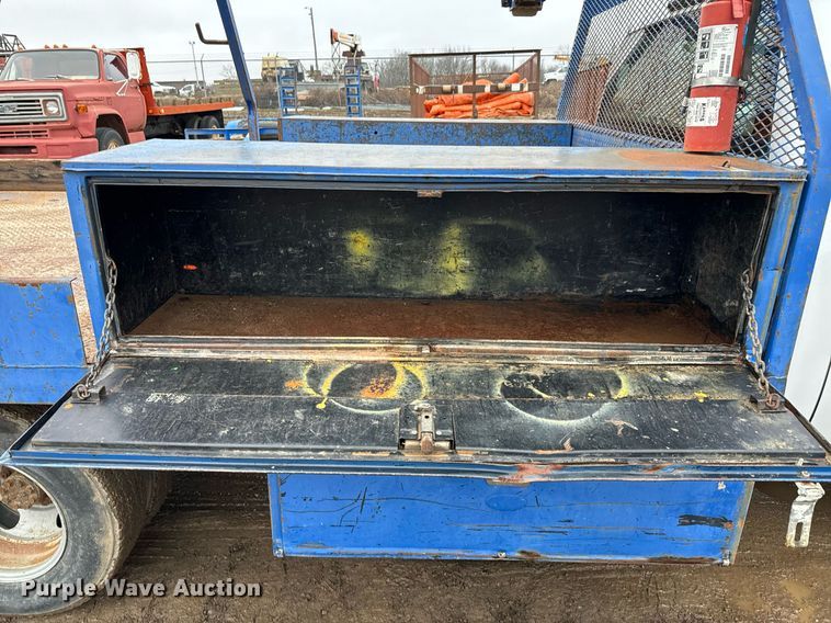 image for item NN9435 2007 GMC Sierra 3500HD utility bed pickup truck