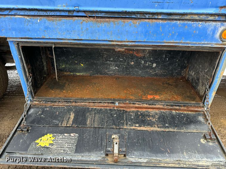 image for item NN9435 2007 GMC Sierra 3500HD utility bed pickup truck