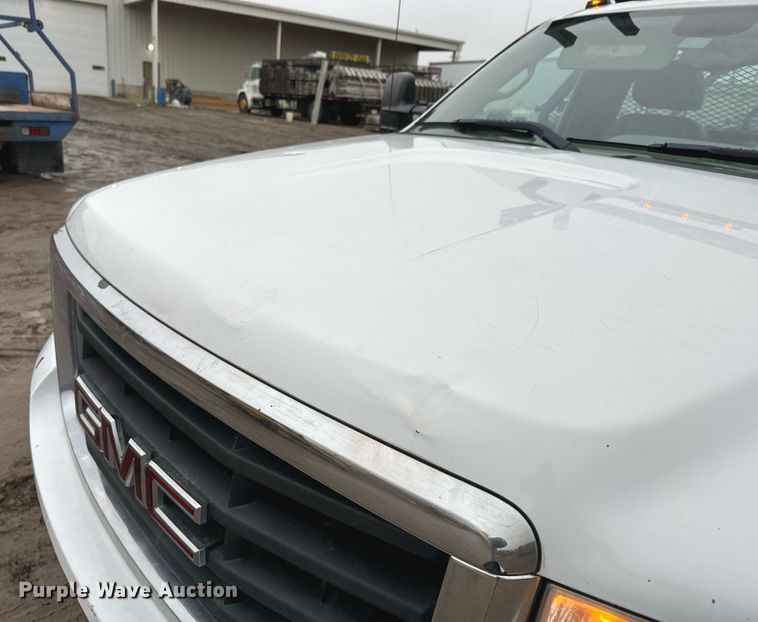 image for item NN9435 2007 GMC Sierra 3500HD utility bed pickup truck