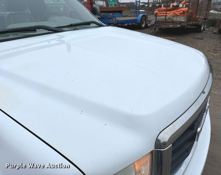 image for item NN9435 2007 GMC Sierra 3500HD utility bed pickup truck