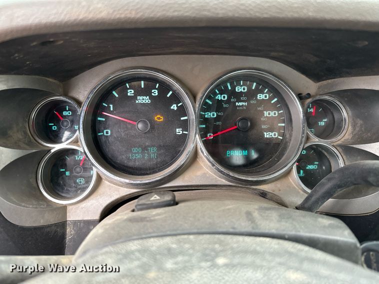 image for item NN9435 2007 GMC Sierra 3500HD utility bed pickup truck