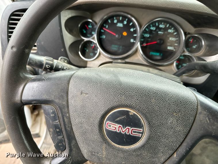 image for item NN9435 2007 GMC Sierra 3500HD utility bed pickup truck