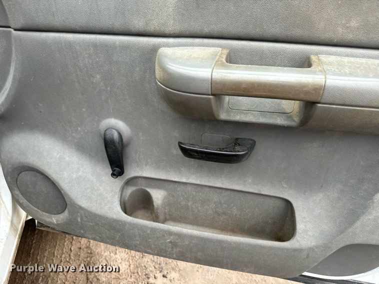 image for item NN9435 2007 GMC Sierra 3500HD utility bed pickup truck