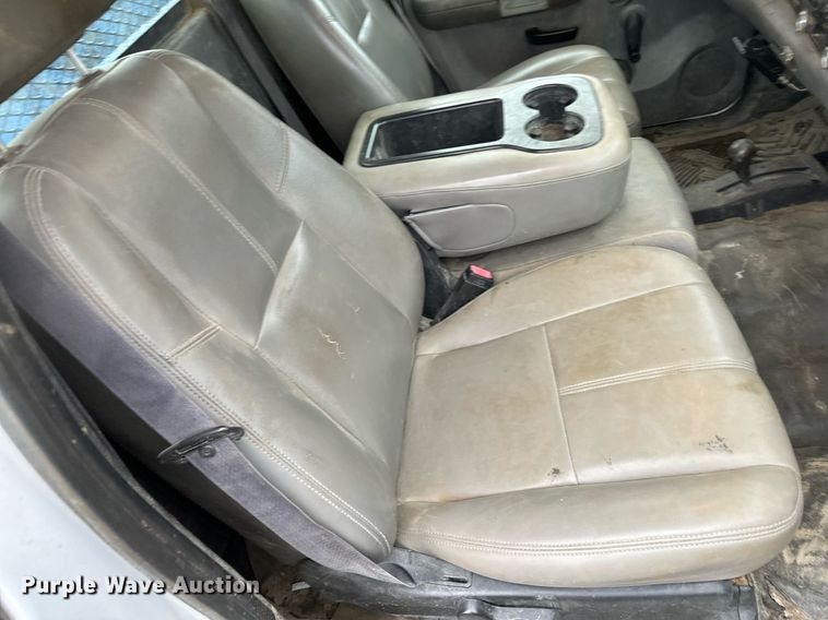 image for item NN9435 2007 GMC Sierra 3500HD utility bed pickup truck