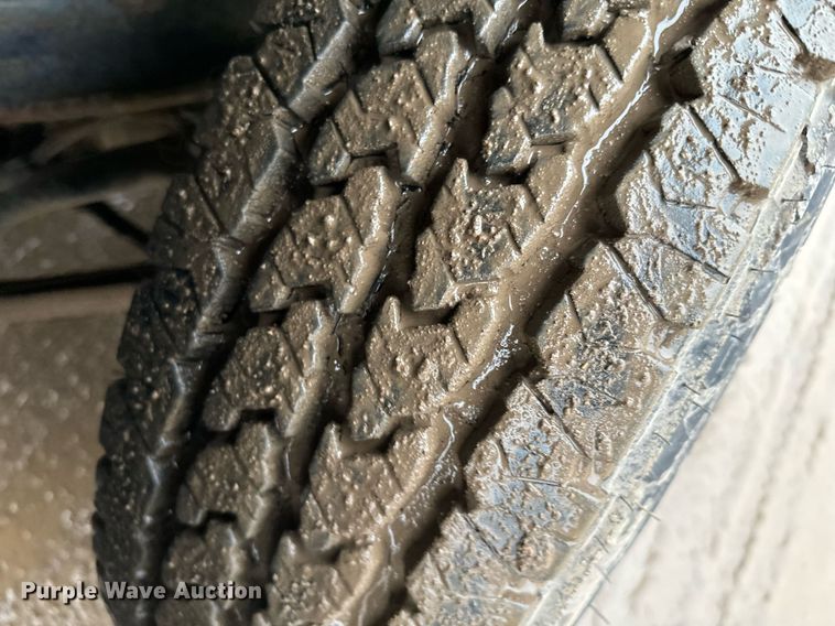 image for item NN9435 2007 GMC Sierra 3500HD utility bed pickup truck