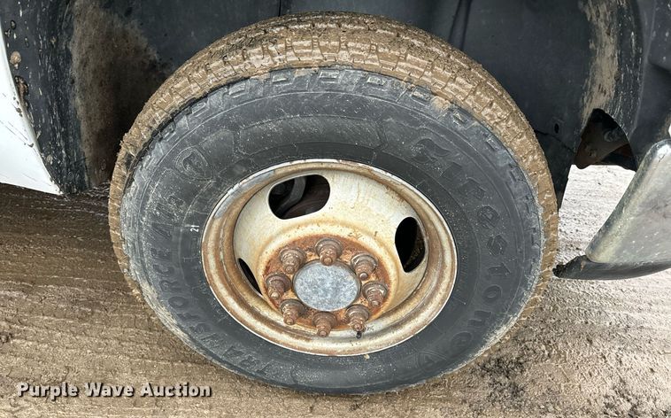 image for item NN9435 2007 GMC Sierra 3500HD utility bed pickup truck