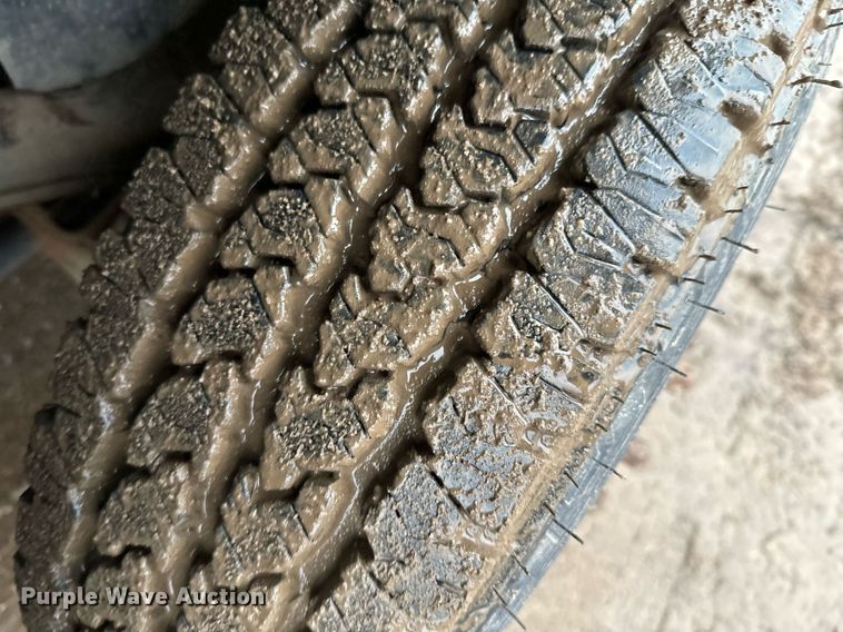 image for item NN9435 2007 GMC Sierra 3500HD utility bed pickup truck