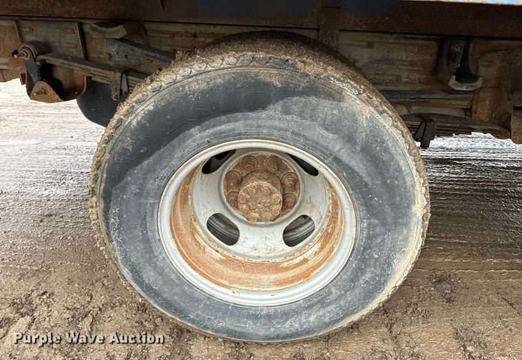 image for item NN9435 2007 GMC Sierra 3500HD utility bed pickup truck