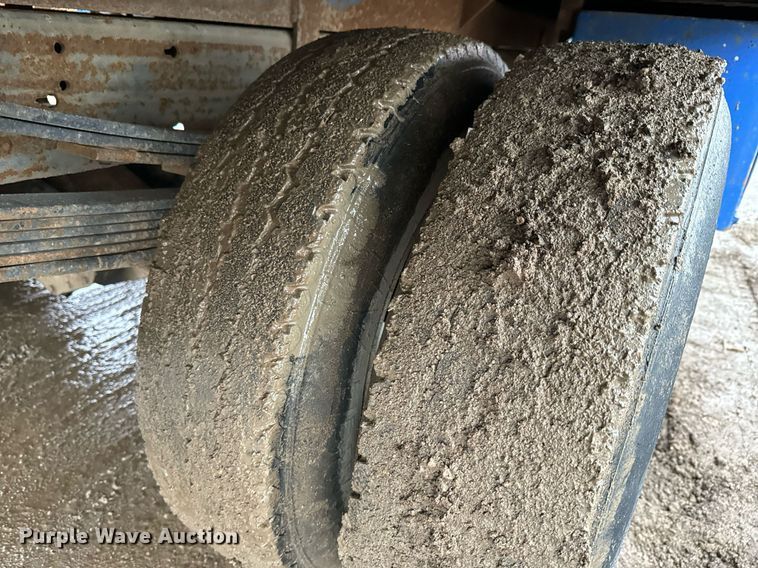 image for item NN9435 2007 GMC Sierra 3500HD utility bed pickup truck