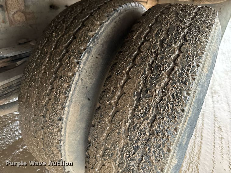 image for item NN9435 2007 GMC Sierra 3500HD utility bed pickup truck