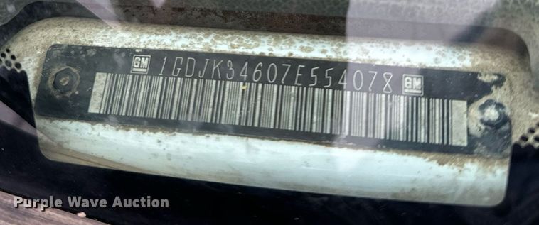 image for item NN9435 2007 GMC Sierra 3500HD utility bed pickup truck