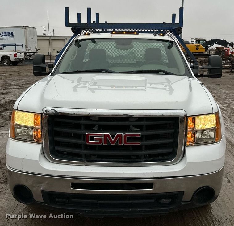 image for item NN9436 2007 GMC Sierra 3500HD utility bed pickup truck