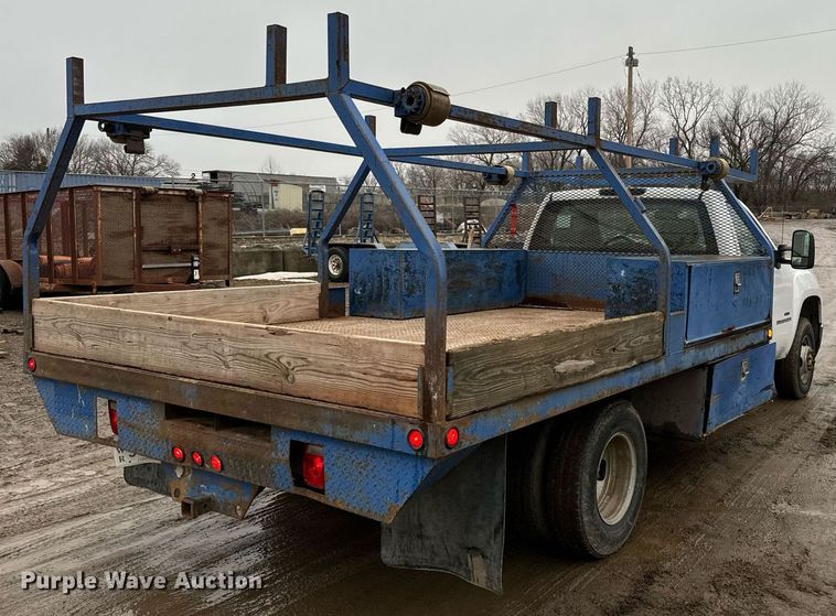 image for item NN9436 2007 GMC Sierra 3500HD utility bed pickup truck