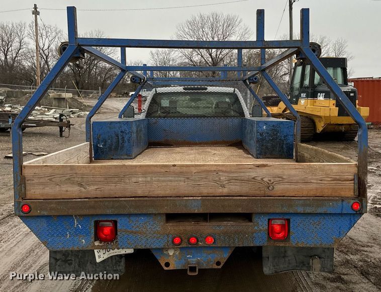 image for item NN9436 2007 GMC Sierra 3500HD utility bed pickup truck