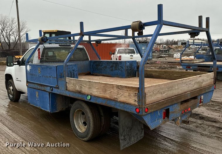 image for item NN9436 2007 GMC Sierra 3500HD utility bed pickup truck