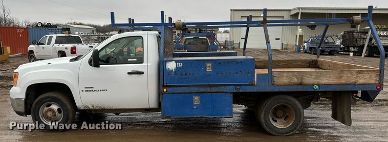 image for item NN9436 2007 GMC Sierra 3500HD utility bed pickup truck