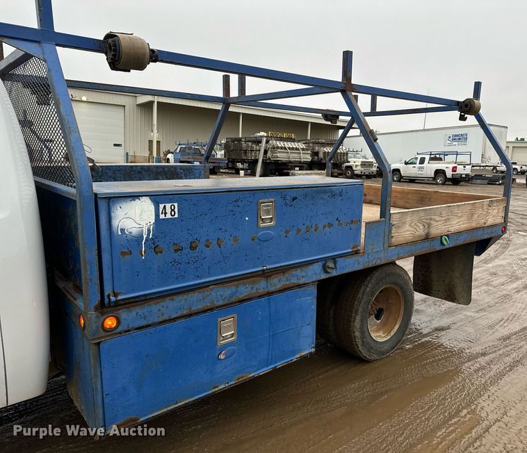 image for item NN9436 2007 GMC Sierra 3500HD utility bed pickup truck