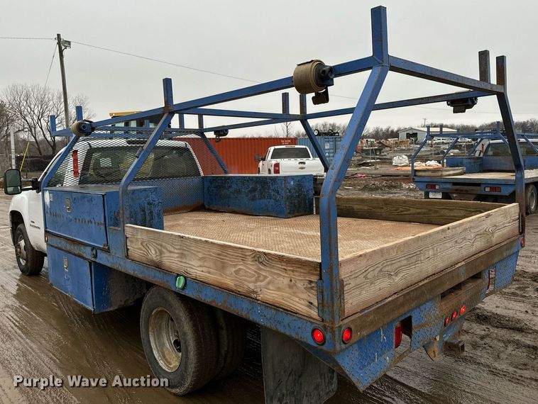 image for item NN9436 2007 GMC Sierra 3500HD utility bed pickup truck