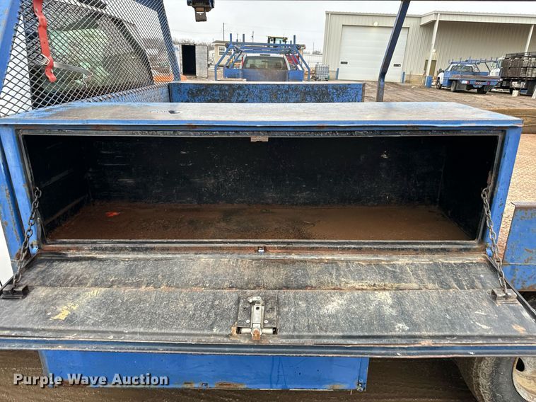 image for item NN9436 2007 GMC Sierra 3500HD utility bed pickup truck