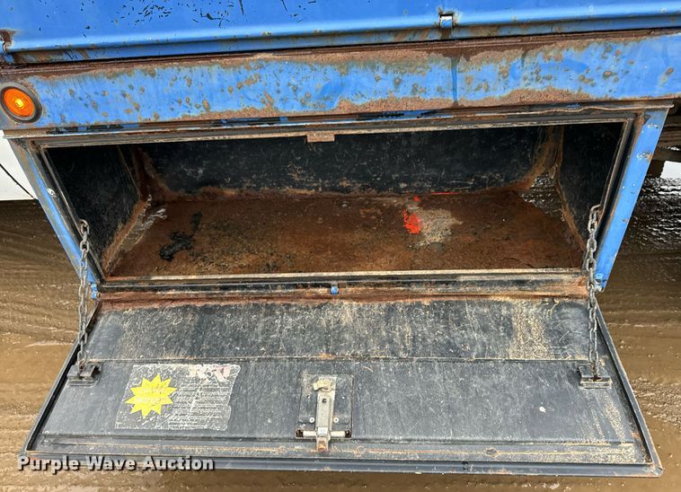 image for item NN9436 2007 GMC Sierra 3500HD utility bed pickup truck