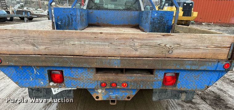 image for item NN9436 2007 GMC Sierra 3500HD utility bed pickup truck
