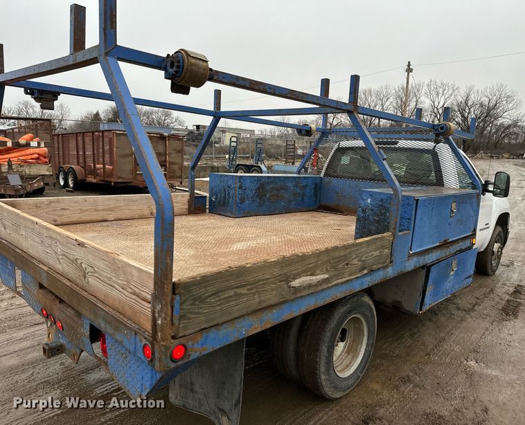 image for item NN9436 2007 GMC Sierra 3500HD utility bed pickup truck