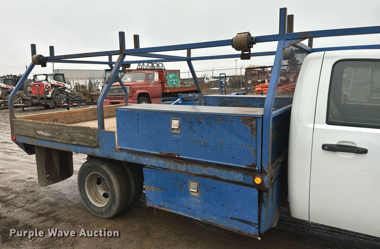 image for item NN9436 2007 GMC Sierra 3500HD utility bed pickup truck