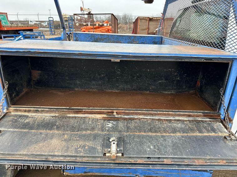 image for item NN9436 2007 GMC Sierra 3500HD utility bed pickup truck