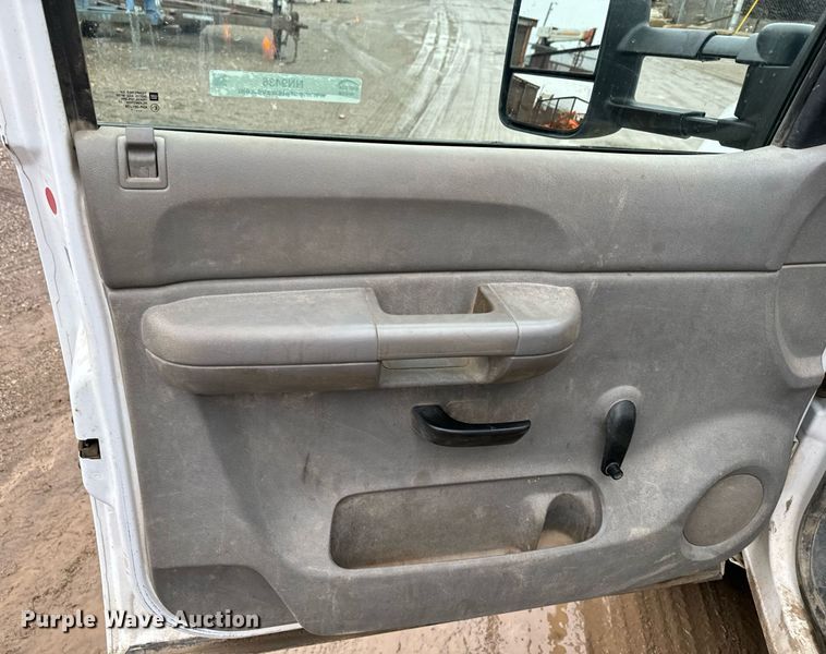 image for item NN9436 2007 GMC Sierra 3500HD utility bed pickup truck