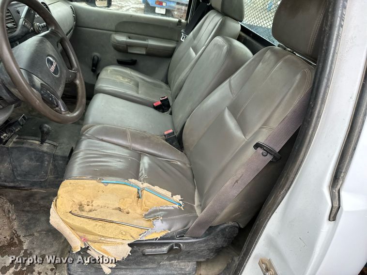 image for item NN9436 2007 GMC Sierra 3500HD utility bed pickup truck