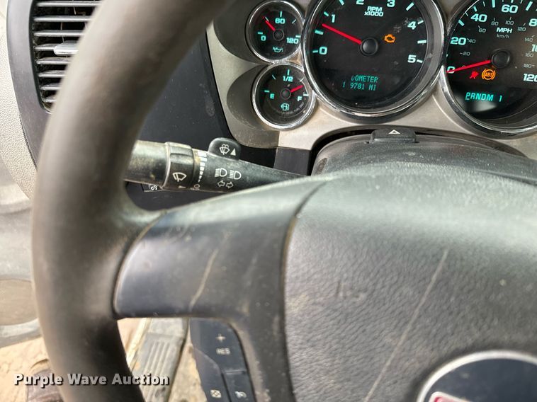 image for item NN9436 2007 GMC Sierra 3500HD utility bed pickup truck