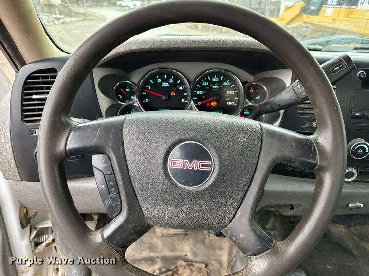 image for item NN9436 2007 GMC Sierra 3500HD utility bed pickup truck