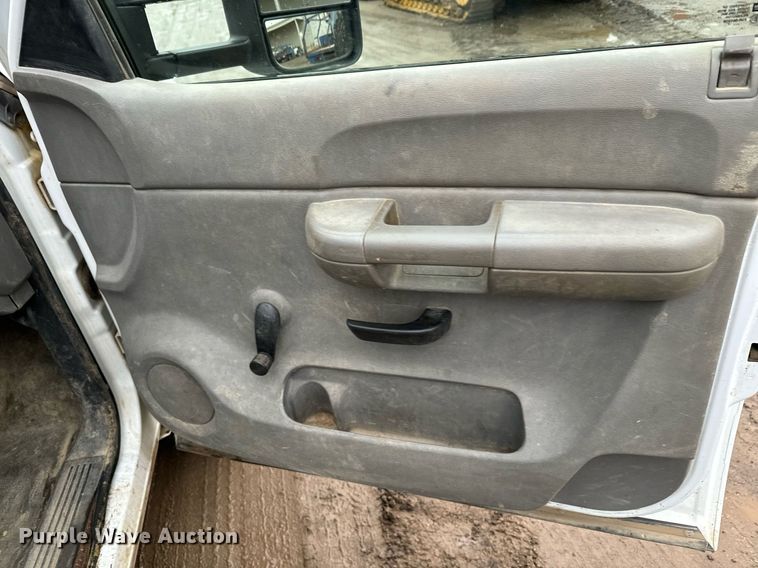 image for item NN9436 2007 GMC Sierra 3500HD utility bed pickup truck