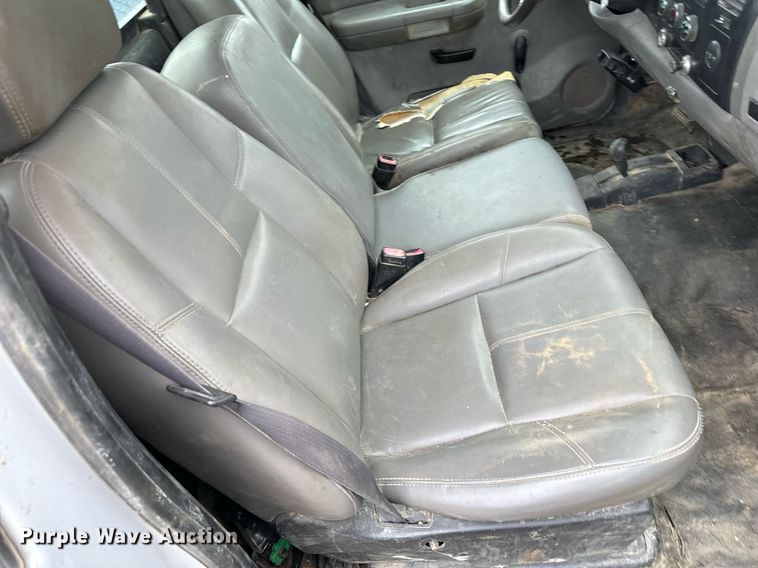 image for item NN9436 2007 GMC Sierra 3500HD utility bed pickup truck