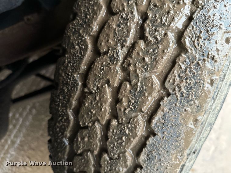 image for item NN9436 2007 GMC Sierra 3500HD utility bed pickup truck