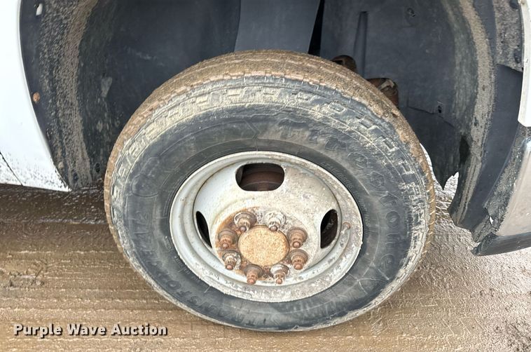 image for item NN9436 2007 GMC Sierra 3500HD utility bed pickup truck