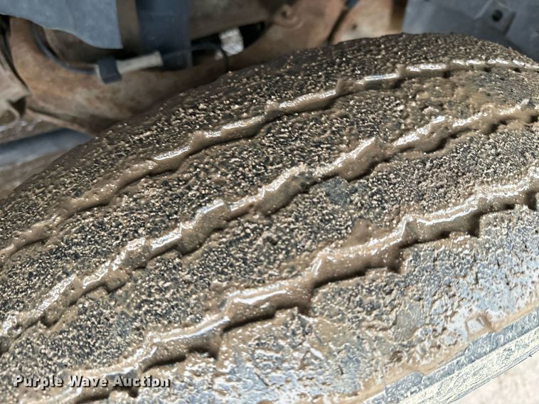 image for item NN9436 2007 GMC Sierra 3500HD utility bed pickup truck