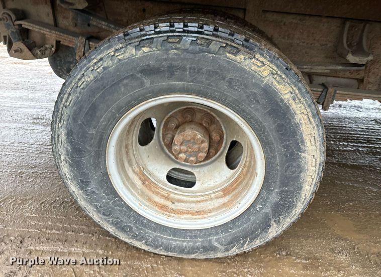 image for item NN9436 2007 GMC Sierra 3500HD utility bed pickup truck