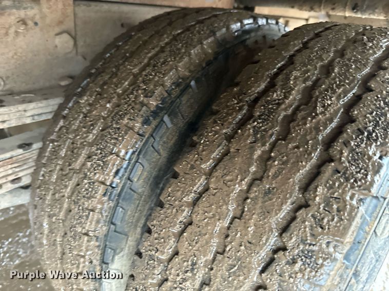 image for item NN9436 2007 GMC Sierra 3500HD utility bed pickup truck