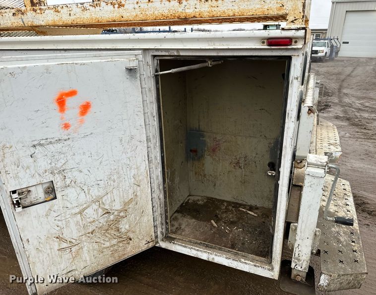 image for item NN9438 2004 Ford F450 Super Duty utility / service truck