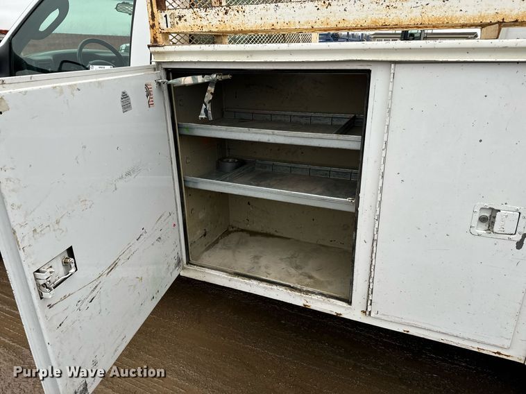 image for item NN9438 2004 Ford F450 Super Duty utility / service truck