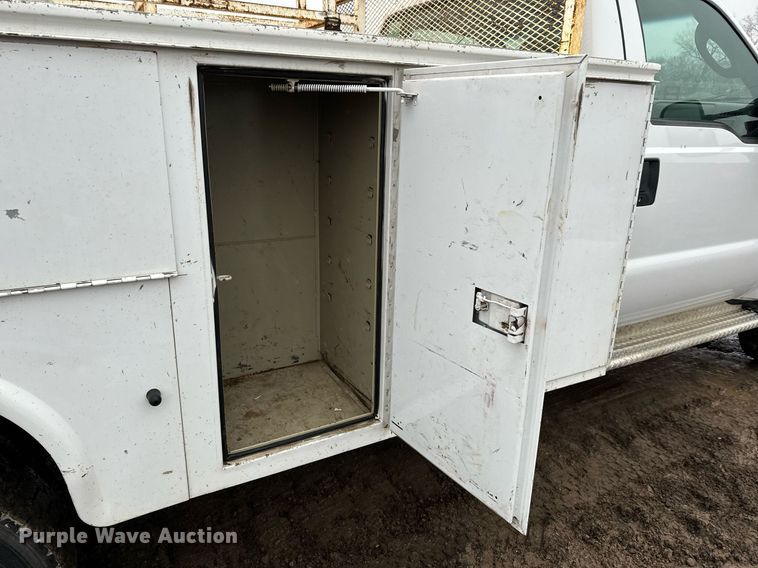 image for item NN9438 2004 Ford F450 Super Duty utility / service truck