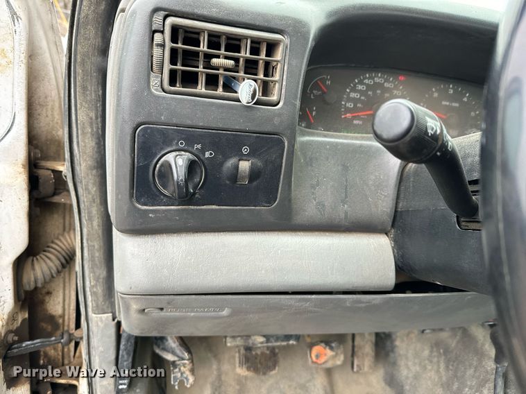 image for item NN9438 2004 Ford F450 Super Duty utility / service truck