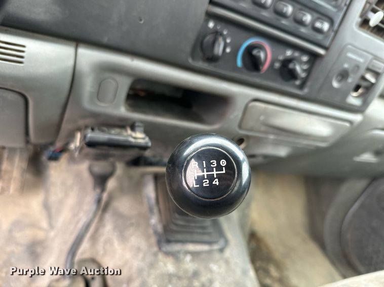 image for item NN9438 2004 Ford F450 Super Duty utility / service truck